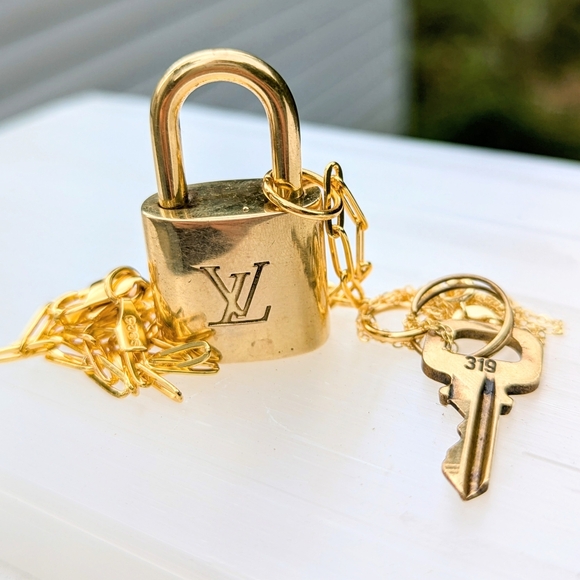 🌟Authentic Louis Vuitton Padlock and Key Necklace Set + Real Gold Chains 🔐🌟 - Picture 11 of 11